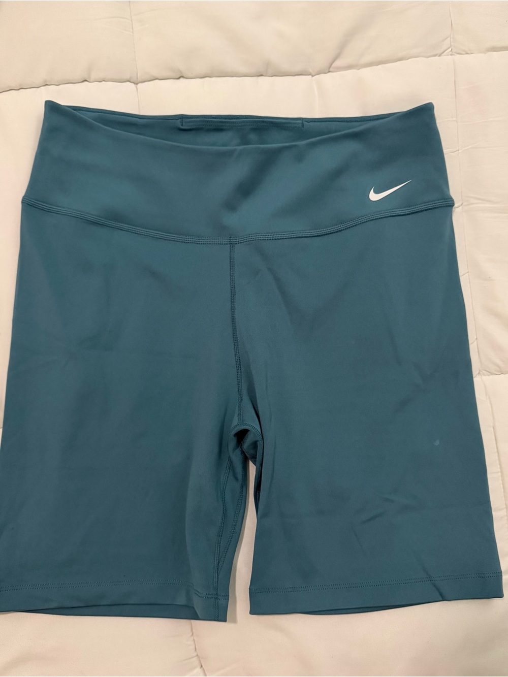 Nike Dri Fit One Mid-Rise 7" Shorts - Size M